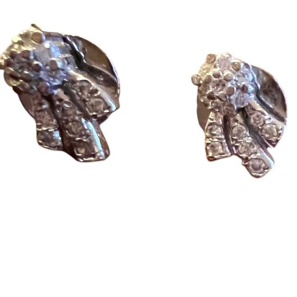 Small Vintage Earrings Starburst or Bow Shaped - Picture 5 of 7
